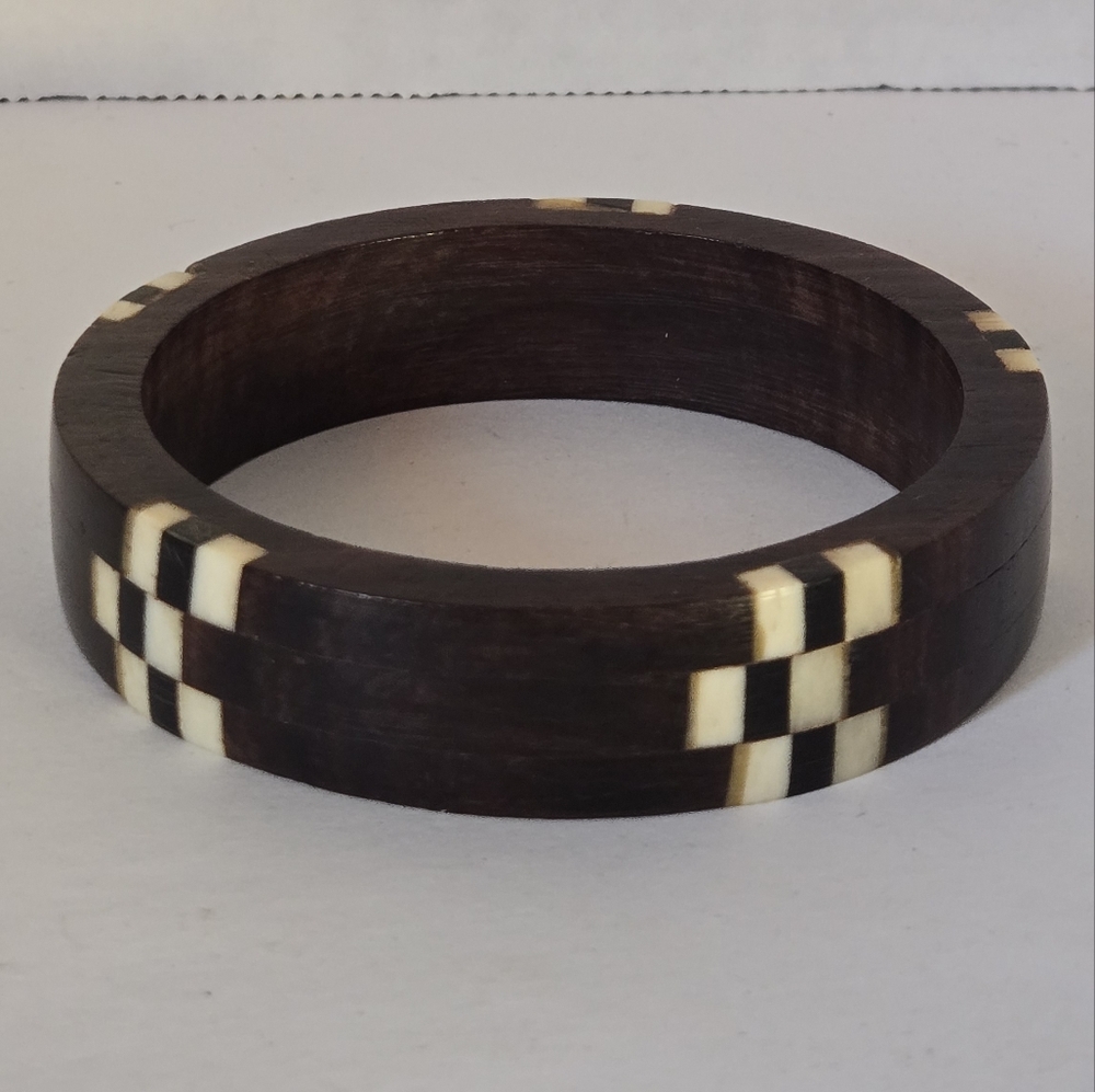 Vntg Wooden Black & White Checkered Bangle, 3/4" W 2 1/2" Inside Diameter - Picture 6 of 9